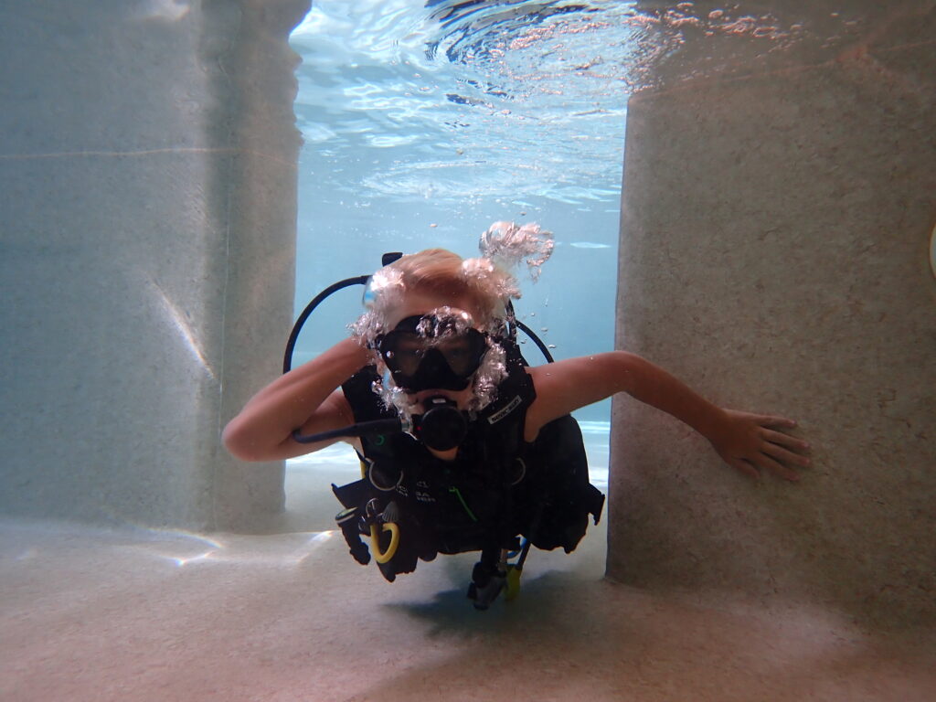 swimming-pool-sotogtande-scuba-diving
