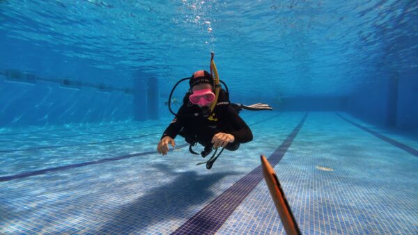 bautizo de buceo Casares en piscina